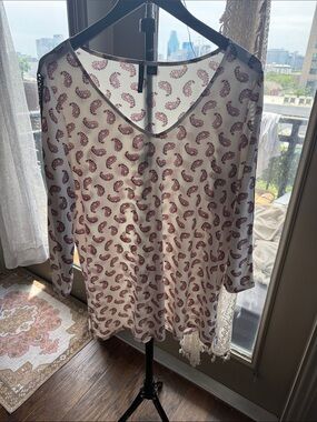 new directions White Sheer Paisley Print V-Neck Blouse